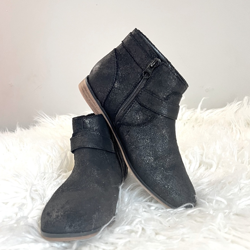 Cat & Jack- Girl’s black glittered booties size 4